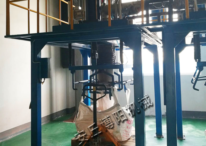 購買負（fù）極材料（liào）噸包秤，選型方麵需要注意的問題