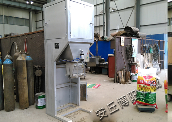 為什麽（me）化肥廠家選用自動定量包裝機？