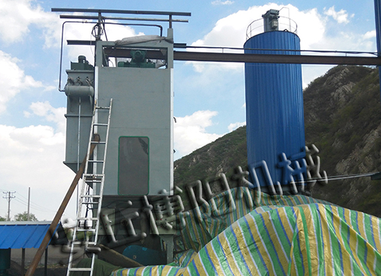 為什麽說除塵灰噸袋拆包機符合環保嚴查？