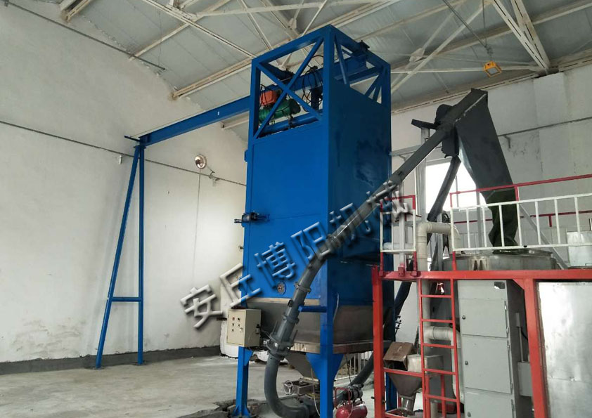 粉體（tǐ）噸袋拆包機的特點是什麽？