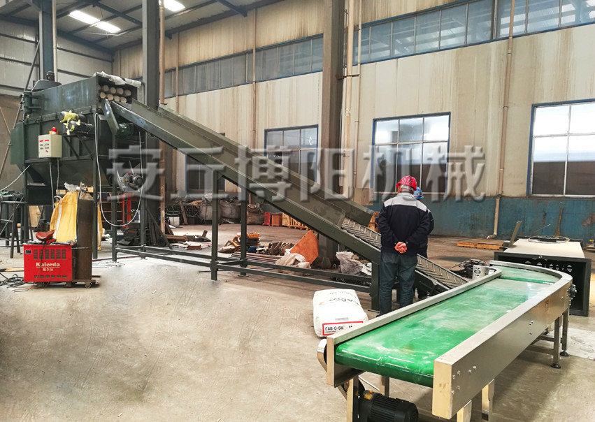 粉體（tǐ）自動拆包機應該如何維護保養（yǎng）呢？