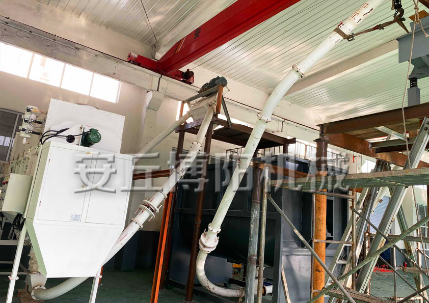 鈣粉（fěn）管鏈式（shì）輸送機在使用中應該如何進行維護呢?