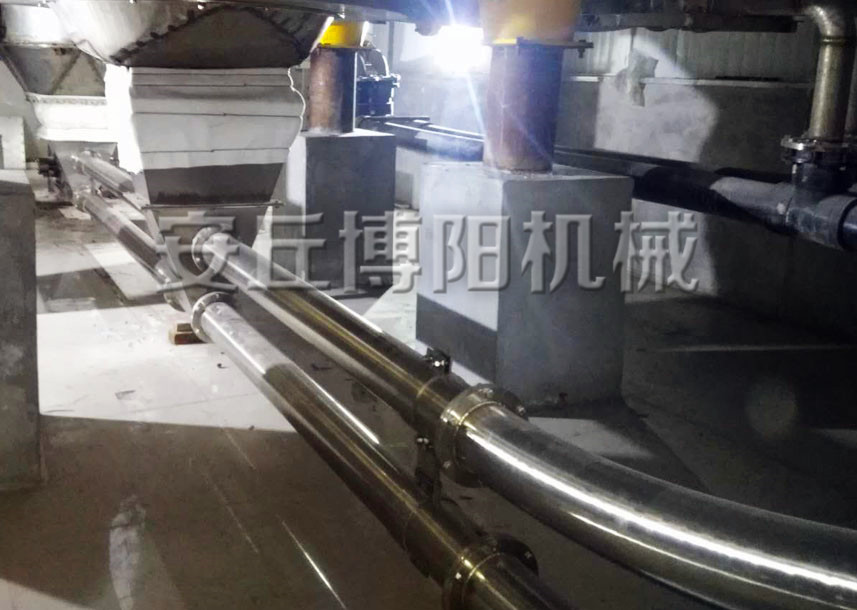 麩（fū）皮管鏈（liàn）粉（fěn）體輸送機在（zài）麩皮輸送中具有哪些獨特優（yōu）勢？