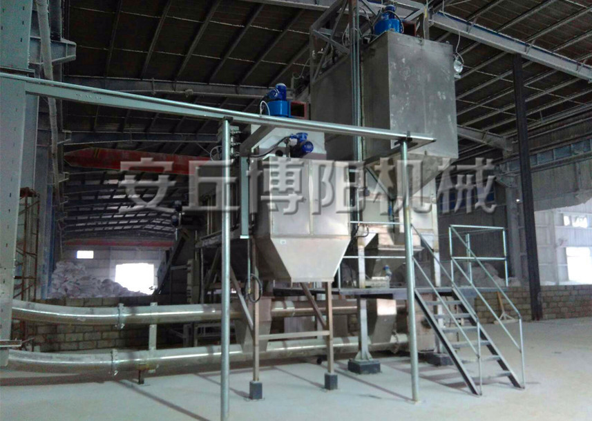 安丘博陽機械鋰礦石噸袋（dài）拆包機的主要特點有哪些?