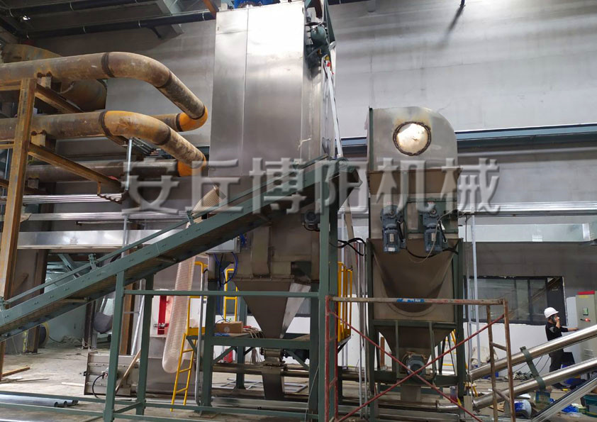 飼料噸袋拆袋（dài）機破袋時（shí）可以有效控製粉塵汙染（rǎn）