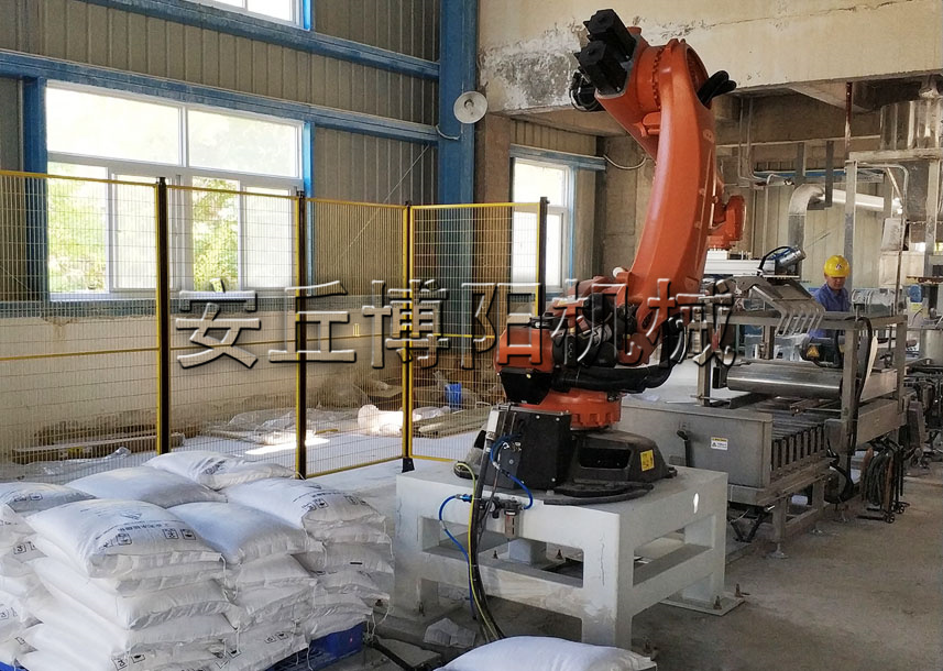 袋裝（zhuāng）飼料機器人自動碼垛機的優勢有哪些？