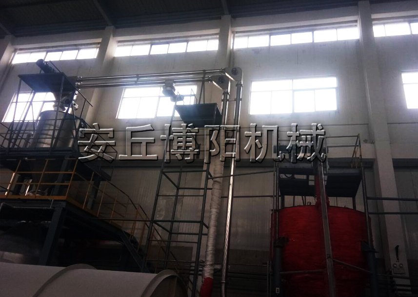 萘粉管鏈式提升機在使用時有哪些注（zhù）意事項呢？