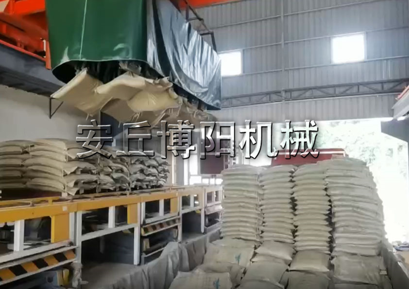 袋裝物料自（zì）動裝車機器人 全自動（dòng）裝車機的應用優勢是什麽？