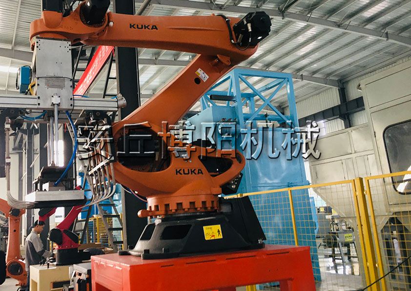 為什麽越來越多（duō）的（de）行業使用袋裝肥料機（jī）器人（rén）碼垛機？