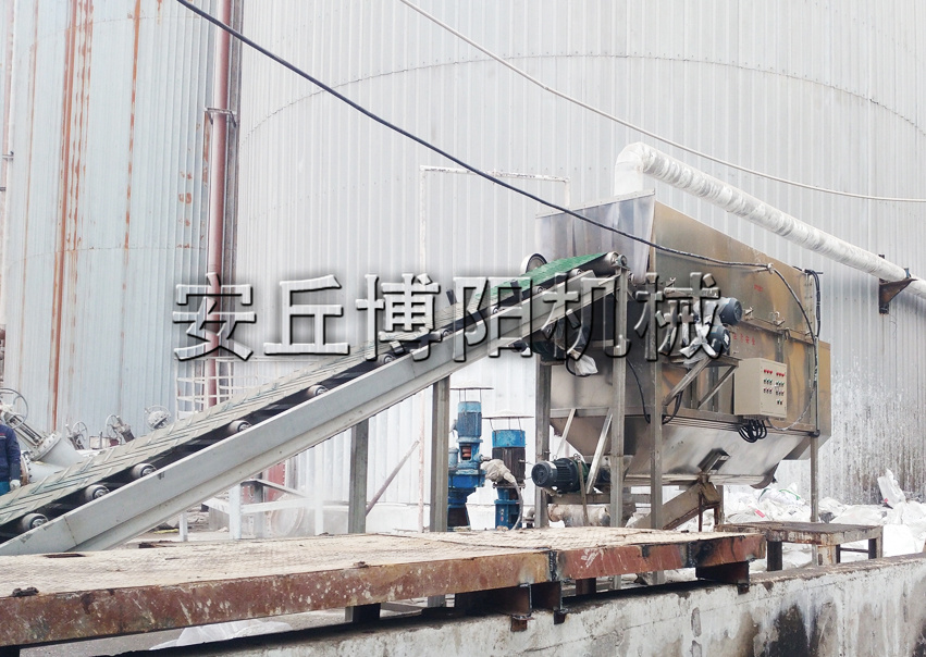 片堿自動拆包機應該如（rú）何做好養護工作？