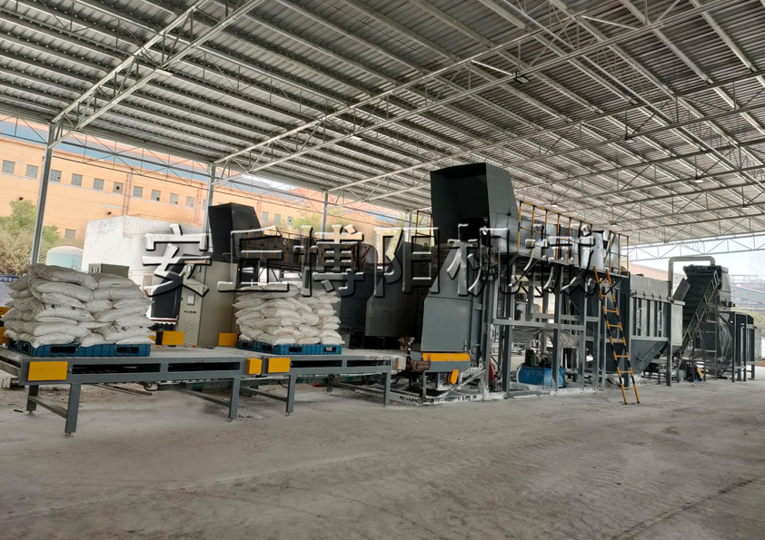片堿翻（fān）垛式全自動拆包機+破碎（suì）篩（shāi）分裝置+廢袋全自動打包機生產線