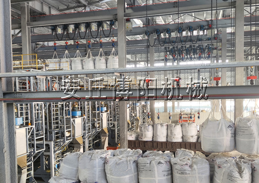 顆粒全自動噸袋拆包機為什（shí）麽備受粉料企業的喜愛？