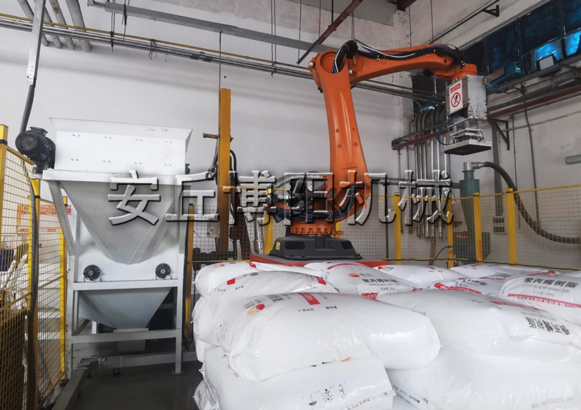 片堿全自動（dòng）拆包機器人的產品特點是什（shí）麽？