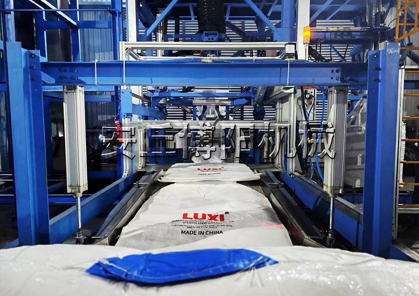 保溫料全（quán）自動噸袋包裝機（jī）的工作流程和（hé）功能是什麽呢？