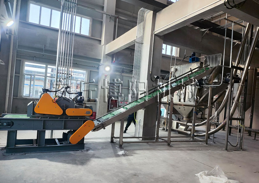 石墨粉自（zì）動拆包機的工作流程和產品優勢是什麽？