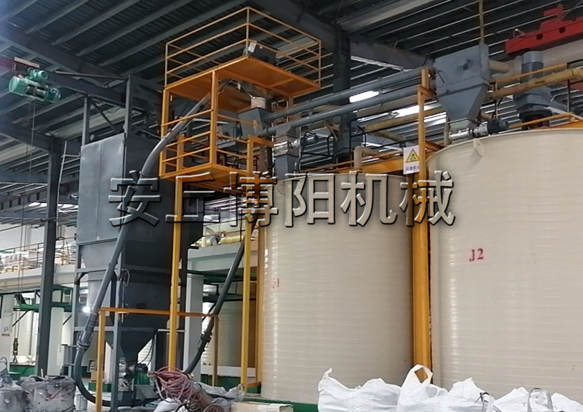 粉煤灰噸袋拆包機的工（gōng）作原理和特點是什麽呢（ne）？