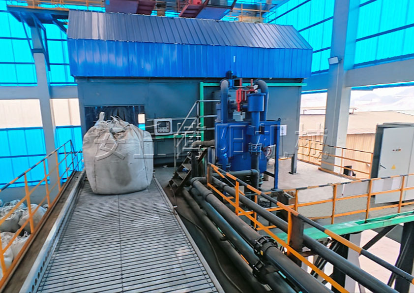 四聚乙醛全自動噸袋拆（chāi）包機的核心優勢有哪些？